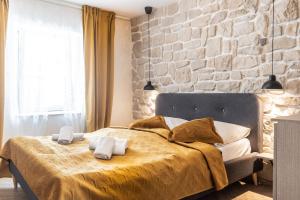 L&B Amphitheater Apartments