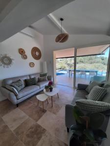 Maison au pied de la st victoire avec piscine