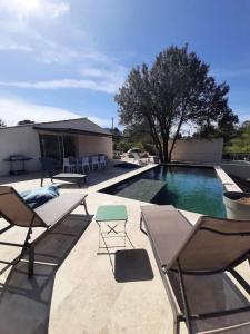 Maison au pied de la st victoire avec piscine