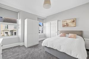 Brand New 5 Bedroom House