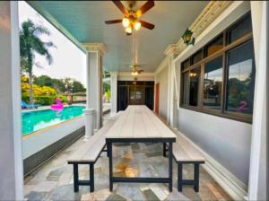 Golden Golf Garden Pool Villa