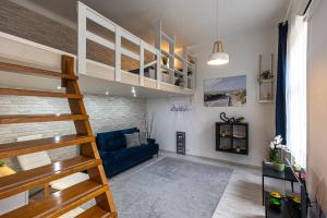 Eighth Wonder Apartment