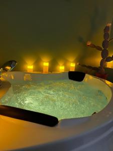 Appartements Le Nid d'Eliyah, suites avec jacuzzi 15min Disneyland Paris : photos des chambres