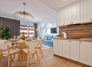 Apartamento Antonio with sea view,Torrevieja,50 m from Playa Acequion plus swimming pool