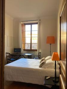 Ponte Vecchio flat with elevator