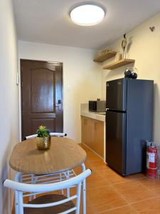 Resort-inspired Condo with Queen-size bed & 50-inch Smart TV