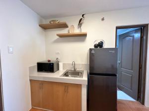 Resort-inspired Condo with Queen-size bed & 50-inch Smart TV