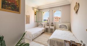 Charming 2-Bed Oasis Pool View