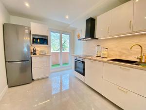 Appartements Cocon Urbain - T5 de charme 4 chambres - Wifi, cuisine equipee, parking privee, check-in facile, tout y est ! : photos des chambres