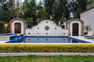 Casa Regina, Stylish 3BR Home in Centro with Rooftop & Jacuzzi
