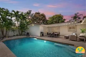 Gated Villa Blanca 5BR 3BA with Heated Pool & BBQ - Ojus