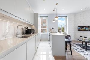 Stunning 1 bedroom in Westminster with AC sleeps 4