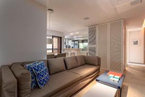 (304) Vista Lateral, Edifício Frente à Praia