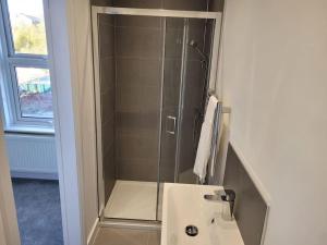 Bright Victorian detached moments from the center with parking