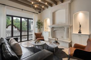 Casa Lu, Modern 3BR Home in Centro with Private Rooftop