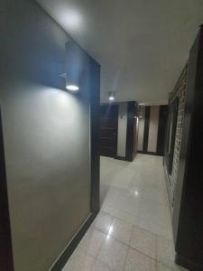 R.1112 Estudio ejecutivo, privado con cocina y baño.