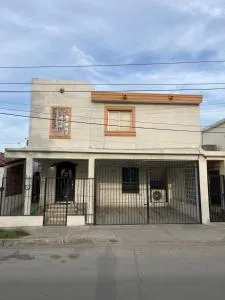 Casa grande y centrica, 3 cuartos y 2 baños - Hermosillo