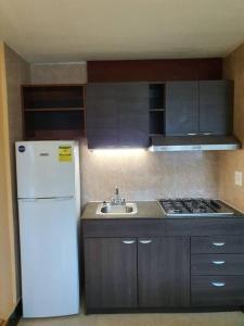 R.1114 Estudio ejecutivo privado, con cocina y baño.