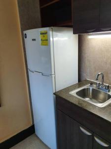 R.1114 Estudio ejecutivo privado, con cocina y baño.