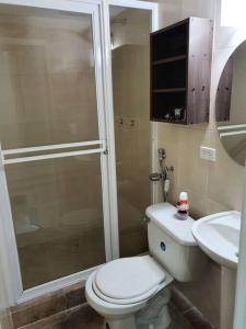 R.1114 Estudio ejecutivo privado, con cocina y baño.