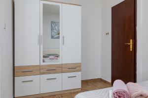 Family-friendly apartments with swimming pool Makarska - 22975