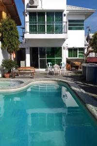 White House near Thunderbird Resort