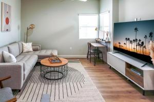 Disneyland Cozy Luxury Retreat I Sleeps 10, King Bed & EV Access