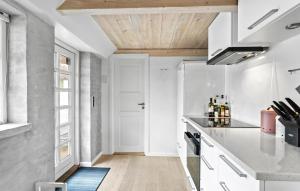 2 Bedroom Cozy Home In Haarby