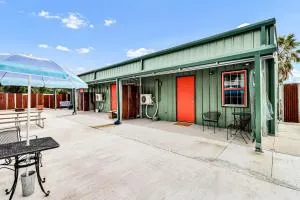 Casas Coastal Experience Cabin A - Palm Harbor