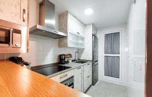 Gorgeous Apartment In Rota With Wifi