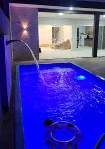 Mar Doce Lar Casa na praia de guaratuba com piscina e ar condicionado