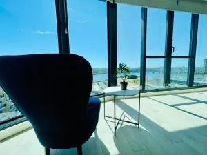 Fascinating waterview 2 bedrooms condo (Parking) - Wentworth Point