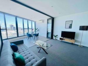 Luxious Startling waterview highrise Condo