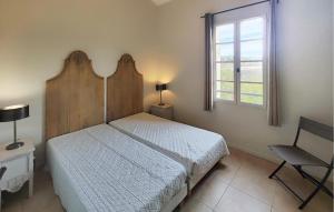 Maisons de vacances Lovely Home In Saint-laurent-de-la-ca With Kitchen : photos des chambres