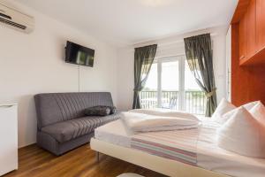 Apartments and Rooms Michaela