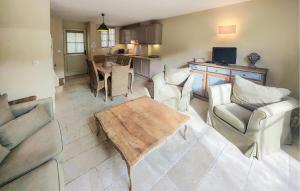 Lovely Home In Stlaurent-De-La-Cabr