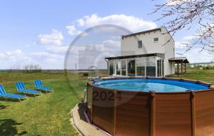 Cozy Home In Gornji Kneginec With Kitchen