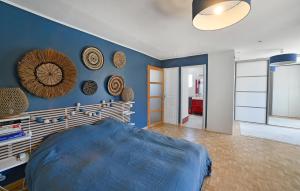 Maisons de vacances Lovely Home In Pernes-les-fontaines With Wifi : photos des chambres