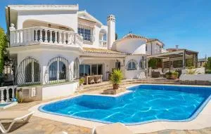 4 Bedroom Amazing Home In Mijas - Mijas