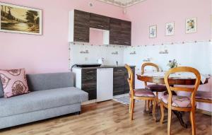 Nice Apartment In Chlapowo With Kitchenette
