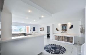 Beautiful Home In Mougins With Kitchen
