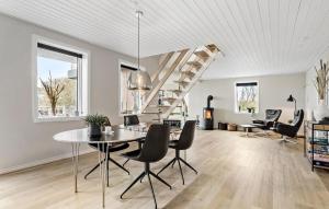 Stunning Home In Spøttrup With Wifi