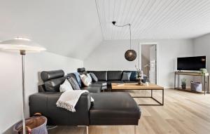 Stunning Home In Spøttrup With Wifi