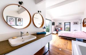 Maisons de vacances Cozy Home In Allauch With Wifi : photos des chambres