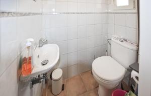 Maisons de vacances Awesome Apartment In Visan : photos des chambres
