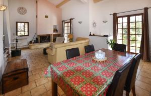 Stunning Home In Loriol-Du-Comtat