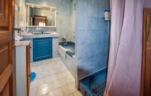 Maisons de vacances Stunning Home In Loriol-du-comtat With Wifi : photos des chambres
