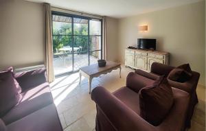 2 Bedroom Lovely Home In St-Laurent-De-La-Carbr