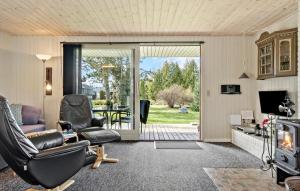 Beautiful Home In Fårvang With Sauna