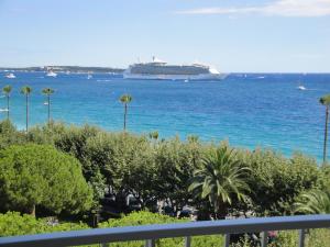 Superbe vue mer à 50 mètres des plages